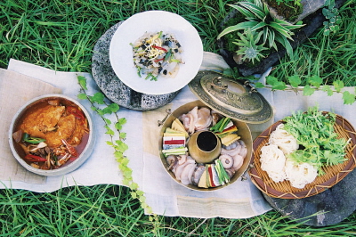 수리뫼는 맛깔스럽고 정갈한 궁중요리를 비롯한 다양한 음식을 직접 만들고 먹어 볼 수 있는 음식체험공간이다. 사진은 수리뫼에서 마련한 신선로 